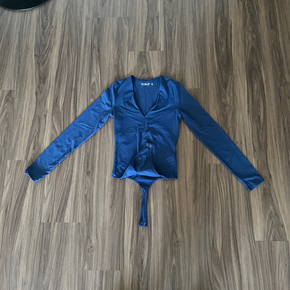 Abercrombie long sleeve v-neck bodysuit